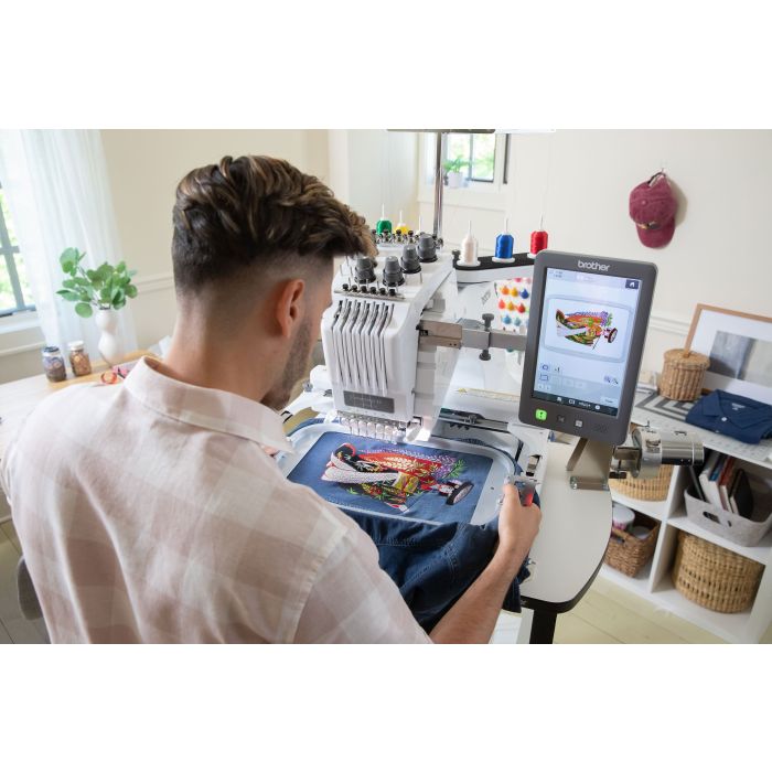 Brother PR680W – Bordadeira Profissional 8 Agulhas