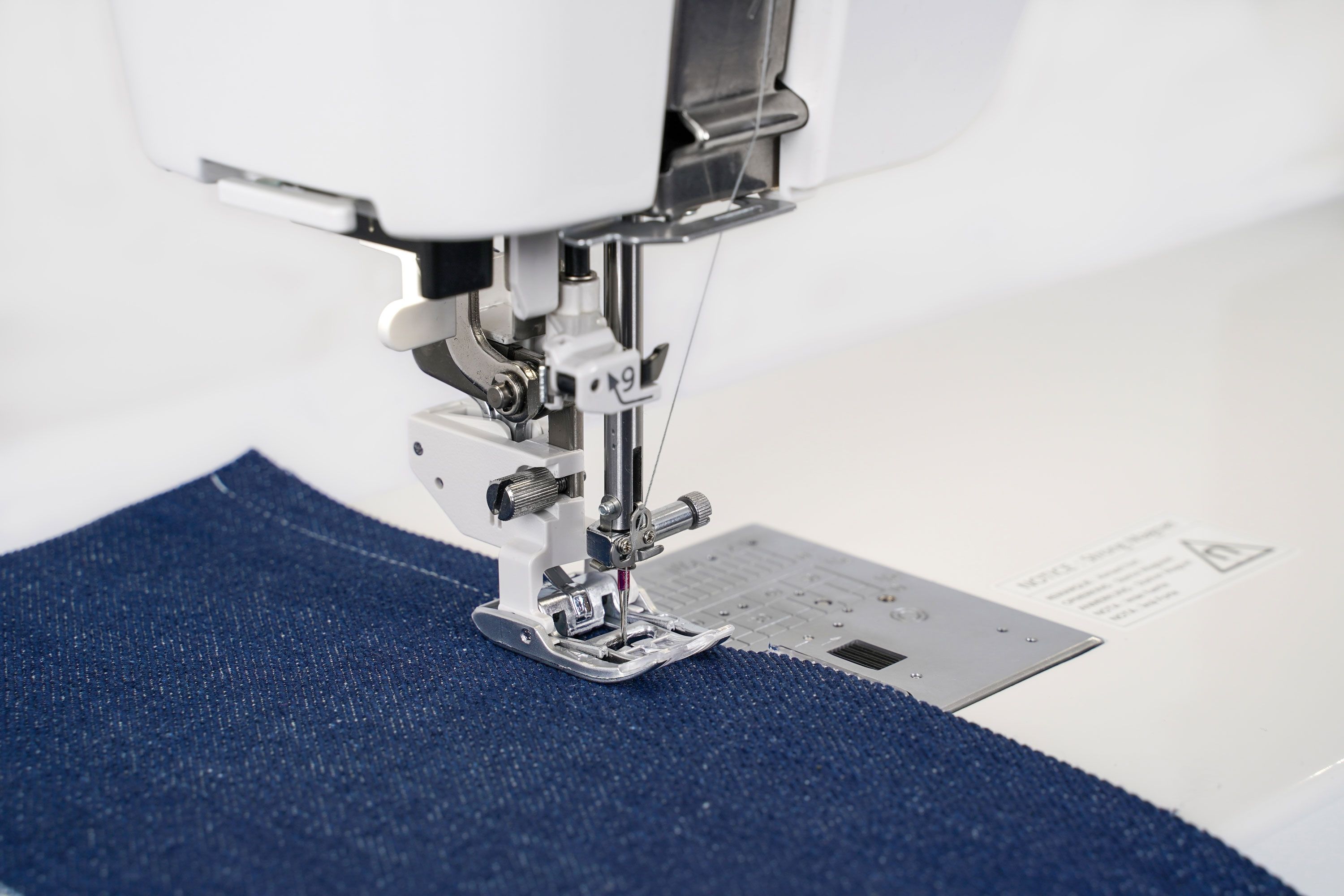 Janome Continental M8 – Máquina de Costura Computadorizada com Mesa Extensora