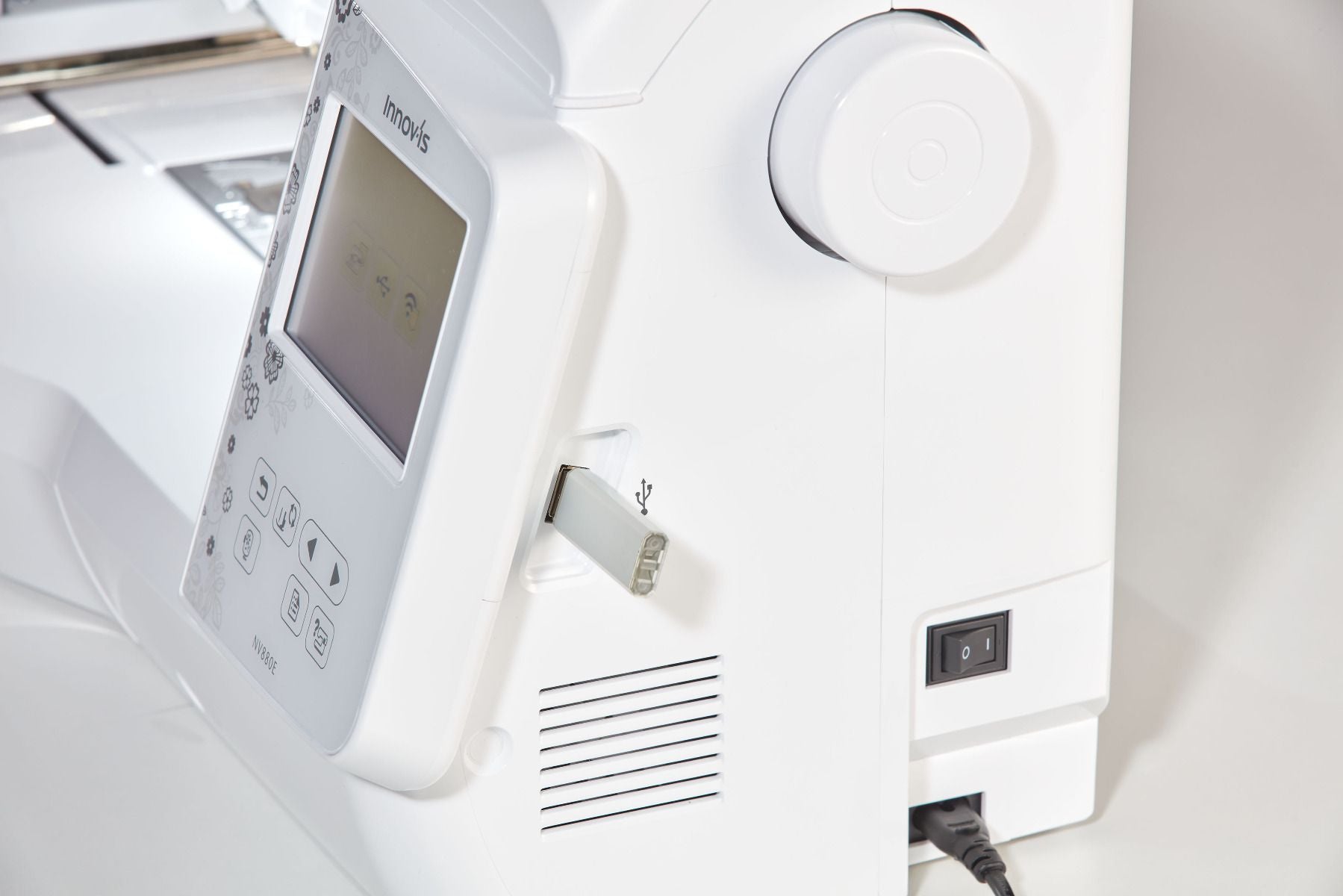 Brother Innov-is NV880E – Máquina de Bordado Profissional